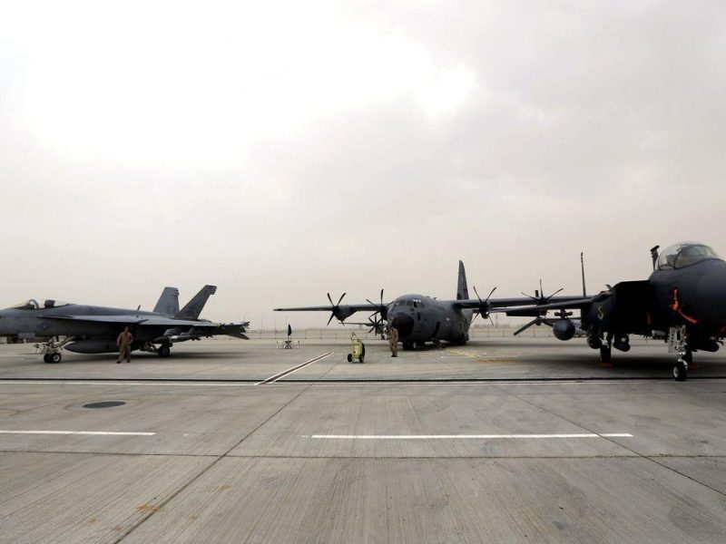 An F-15 Eagle (R) and F/A-18 Hornet (L) are displayed during the Dubai Airshow (Getty Images)