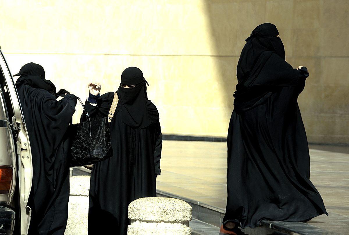 Saudi female workers hit out at working conditions - Arabian Business