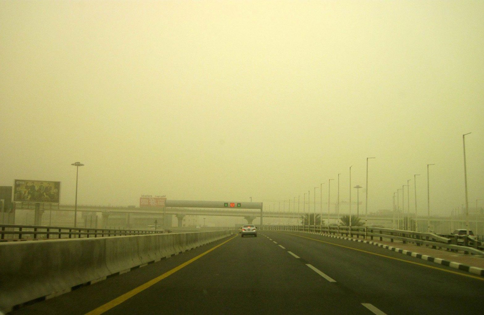 major-sandstorm-disrupts-flights-at-gulf-airports-arabian-business