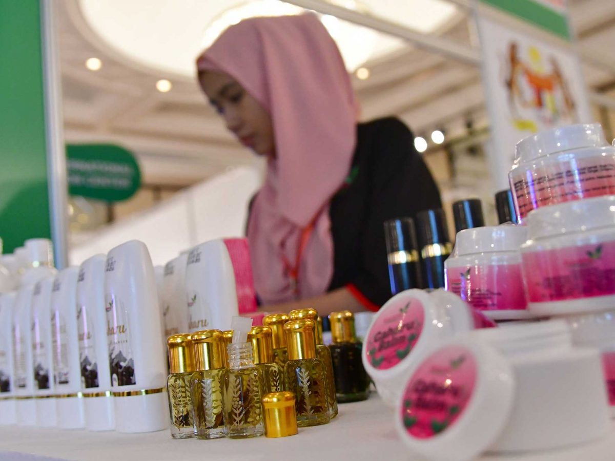 An exhibitor displays cosmetic products during the Halal Expo dedicated to the growing halal food industry in Dubai. (GIUSEPPE CACACE/AFP/Getty Images - for illustrative purposes only)