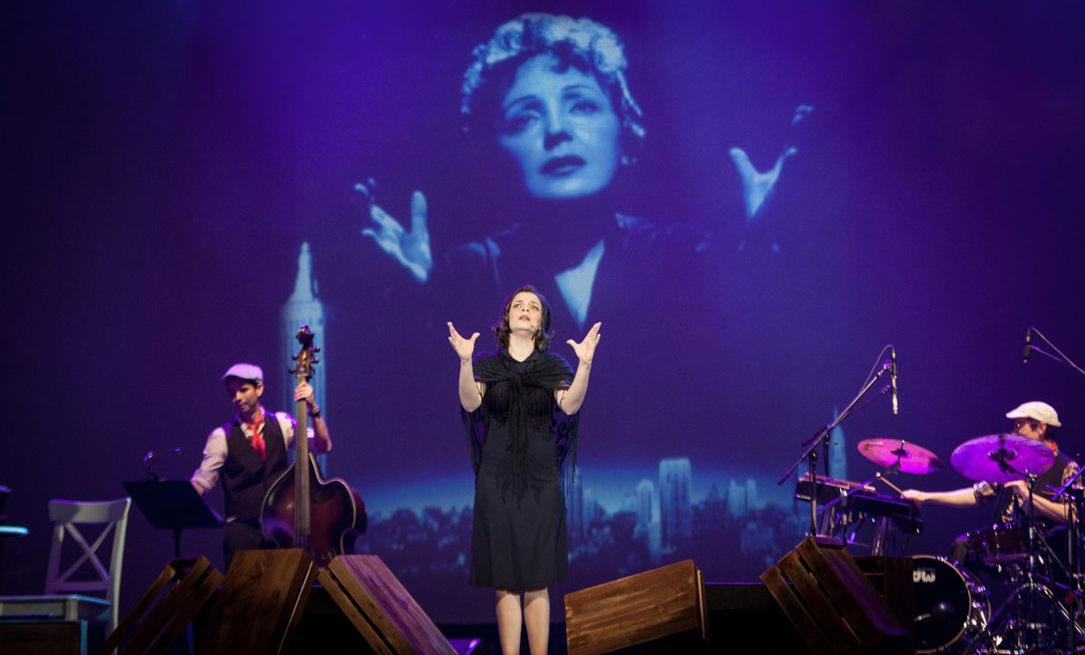 The concert is performed by Anne Carrere, a French artist well known as “Edith Piaf Legitimate Musical Heiress " and Nathalie Lermitte.