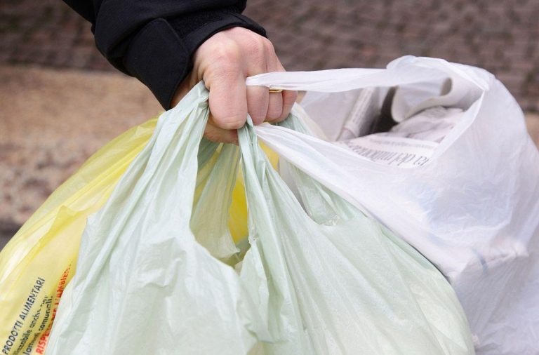 Saudi plastic bag use is 20 times global average - Arabian Business ...