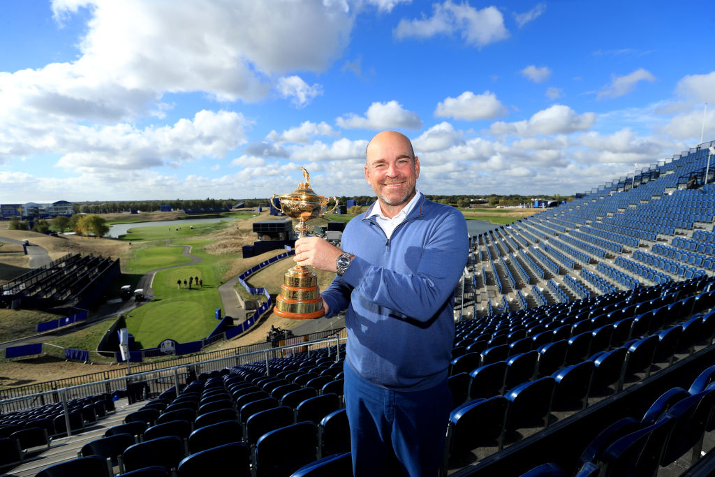 Captain Thomas Bjorn of Europe poses for a photo with The Ryder Cup following Europe's win in the 2018 Ryder Cup. (Andrew Redington/Getty Images)