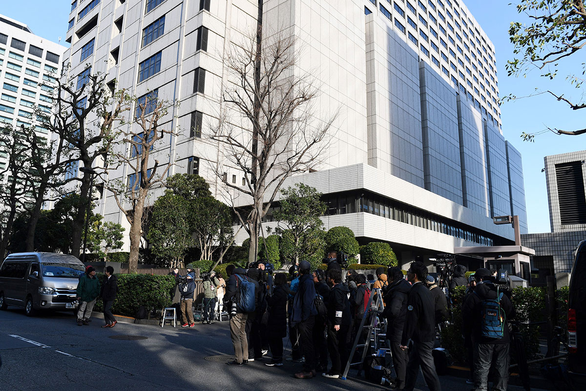 Reporters wait outside the Tokyo district court on January 8, 2019, where former Nissan chairman Carlos Ghosn will attend a hearing. Ghosn will attend a hearing at the Tokyo District Court on January 8 where the judge will explain the reasons for his continued detention on suspicion of financial misconduct.