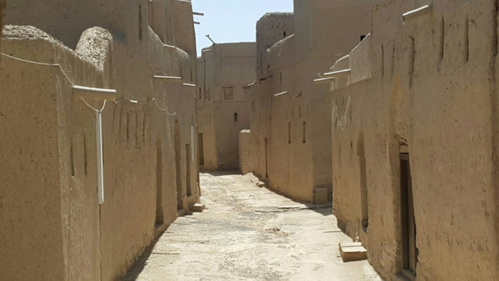 Harat Al-Bilad in Wilayat Manah is considered one of Oman’s most popular and oldest historical sites. It dates back to the 5th Islamic century.