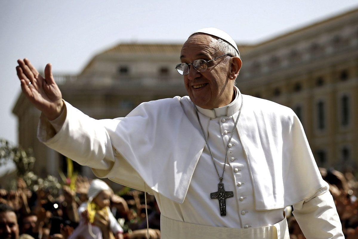 Pope Francis waves to the crowds during a drive around St Peter's Square after delivering his blessing in Vatican City. (Dan Kitwood/Getty Images)