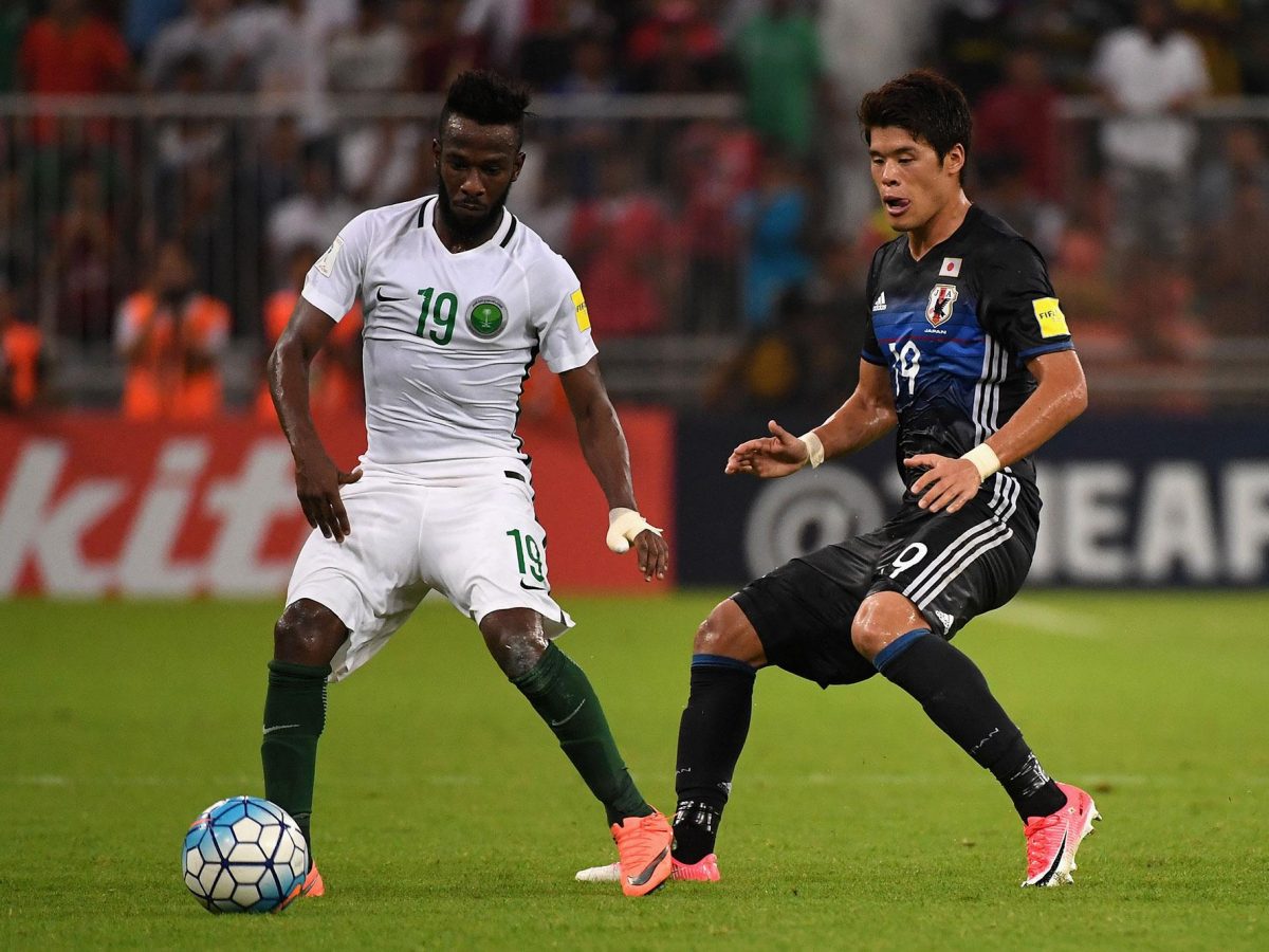 Fahad Al Muwallad of Saudi Arabia controls the ball under pressure of Hiroki Sakai of Japan during the FIFA World Cup qualifier match between Saudi Arabia and Japan at the King Abdullah Sports City on September 5, 2017 in Jeddah, Saudi Arabia. (Getty Images)