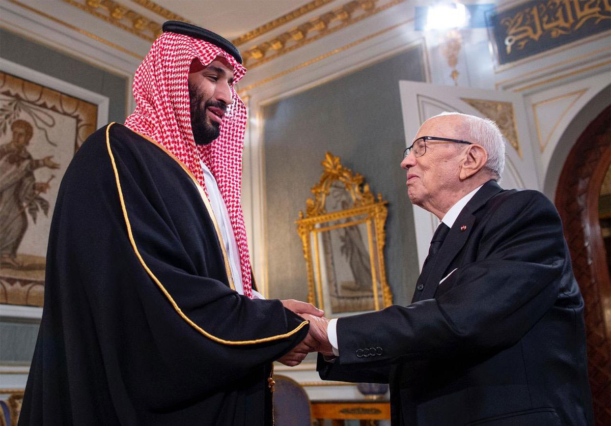 Tunisian President Beji Caid Essebsi (R) receives Saudi Arabia's Crown Prince Mohammed bin Salman upon his arrival at the presidential palace in Carthage on the eastern outskirts of the capital Tunis on November 27, 2018.