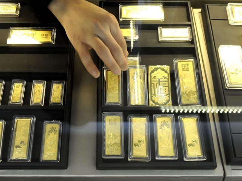 Gold fell by more than 1% on Monday, swept lower by a firm dollar and falls in other financial markets