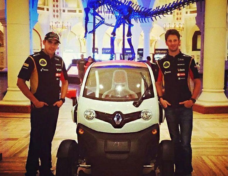 F1 drivers Pastor Maldonado and Romain Grosjean recently pictured with the Twizy at Dubai Mall.