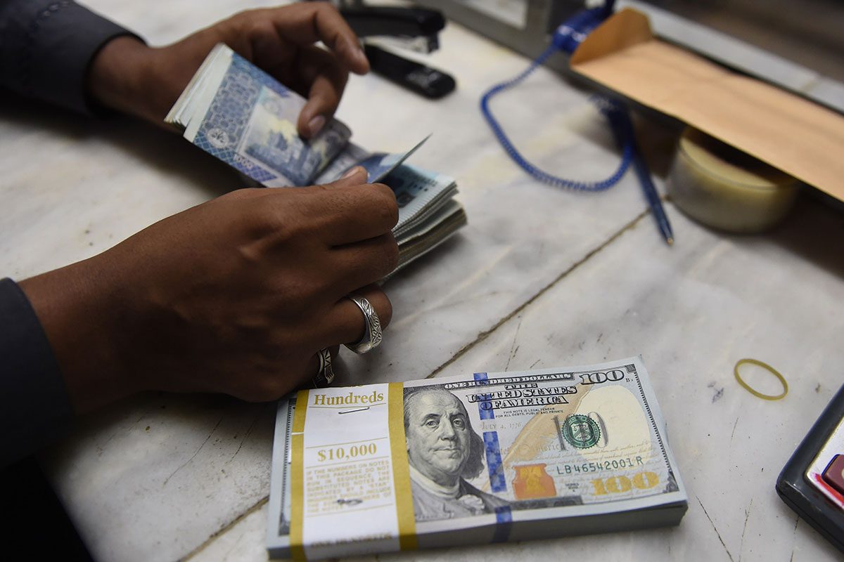 Pakistanis living and working in Saudi Arabia and the UAE contributed the highest inflows during from July 2020 to January 2021 amounting to $7.9 billion in total. Image: Getty Images