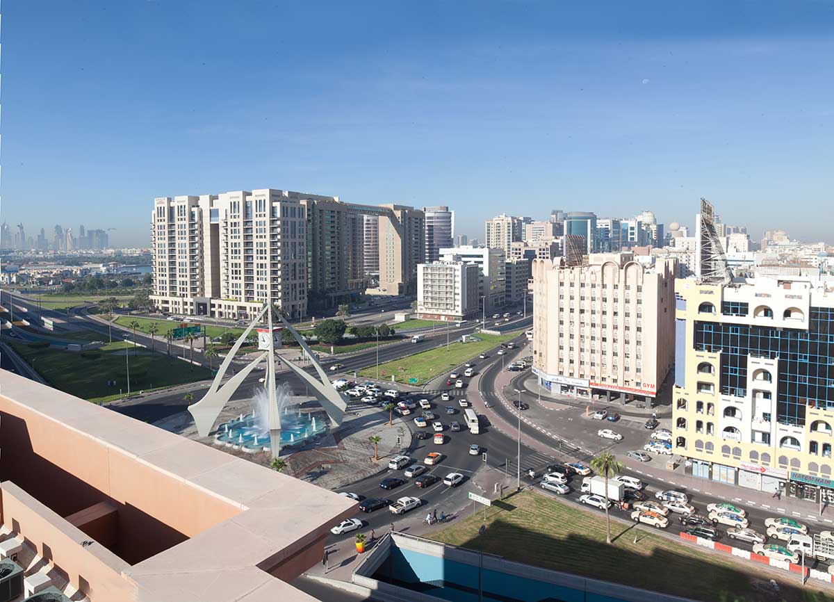 According to Bayut data, prices for renting apartments decreased slightly, with the most significant decreases being for two-bedroom units in Deira and International City, where prices fell by as much as 8.3 percent.