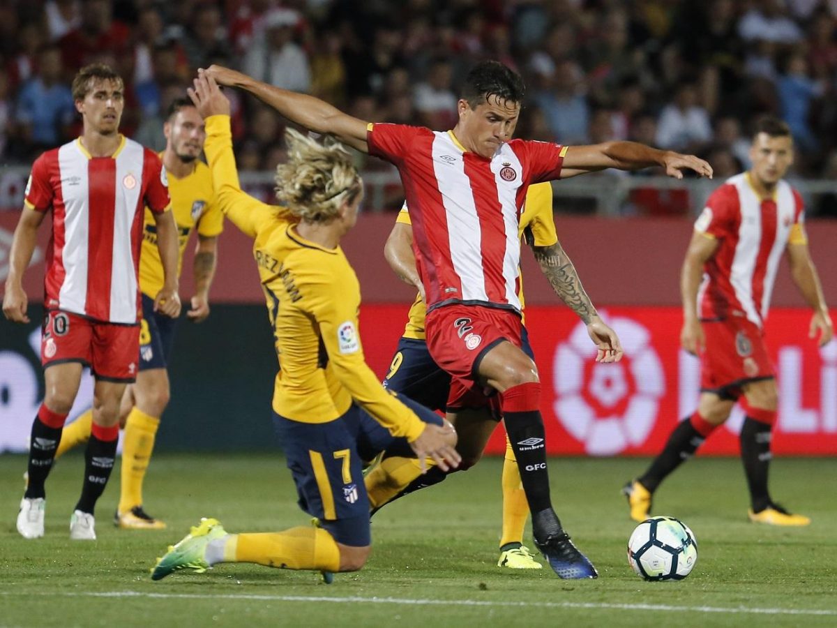 Atletico Madrid's French forward Antoine Griezmann (left) vies with Girona's Colombian Bernando Espinosa during the Spanish league football match Girona FC vs Club Atletico de Madrid at the Municipal de Montilivi stadium in Girona on August 19 2017 (Photo: PAU BARRENAAFPGetty Images)