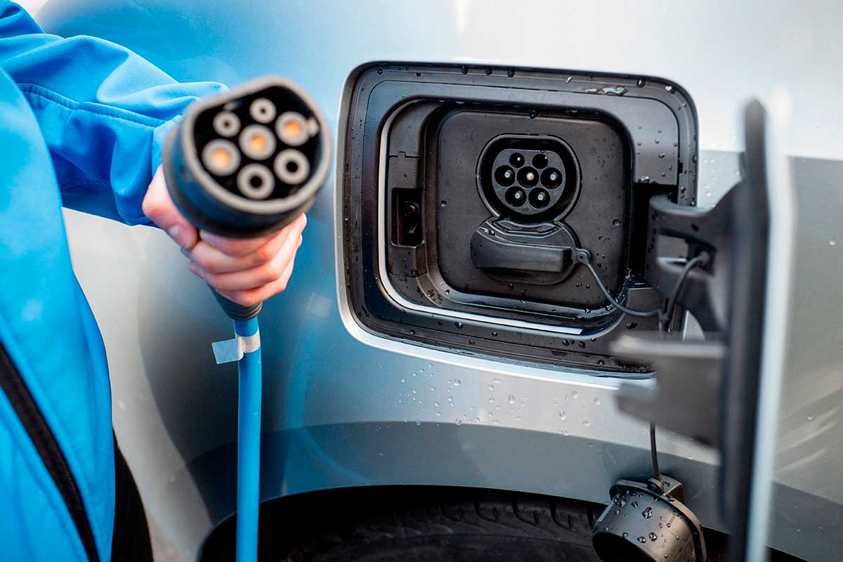 Dubai Supreme Council of Energy is working to increase the percentage of electric and hybrid cars in Dubai.