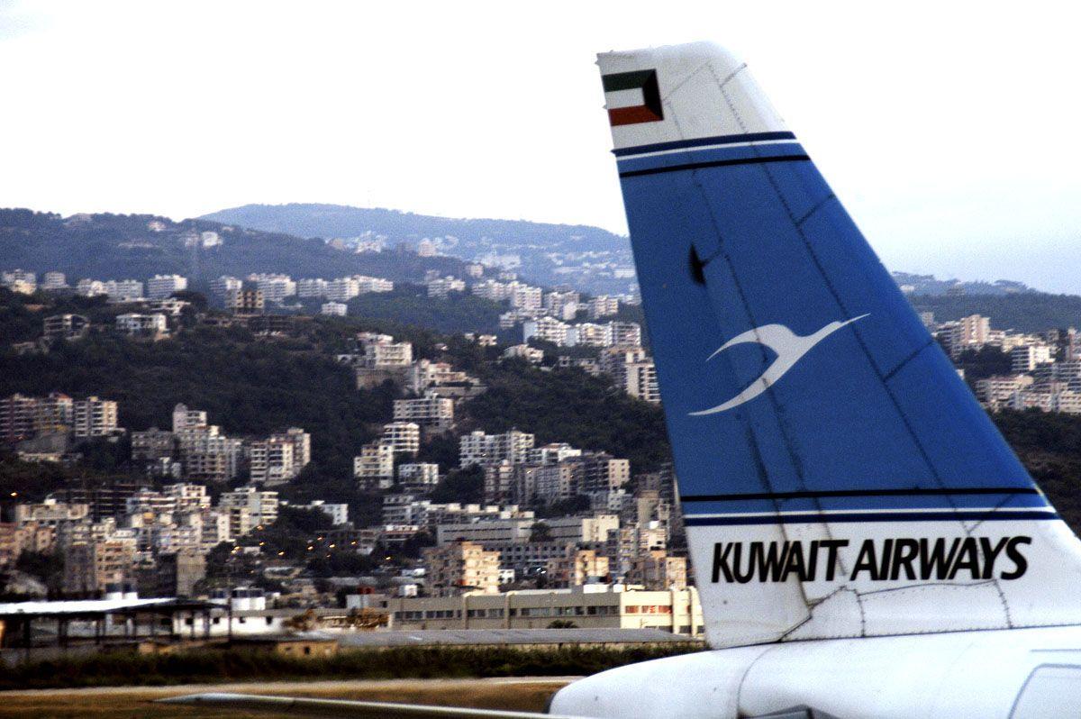 A Kuwait Airways airplane lands in Beiruts international airport 07 September 2006, just after Israel lifted its punishing eight-week air blockade amid intense international efforts to underpin a UN-brokered ceasefire. A flight from Paris by national carrier Middle East Airlines was the first plane to land in Beirut, the hour Israel announ