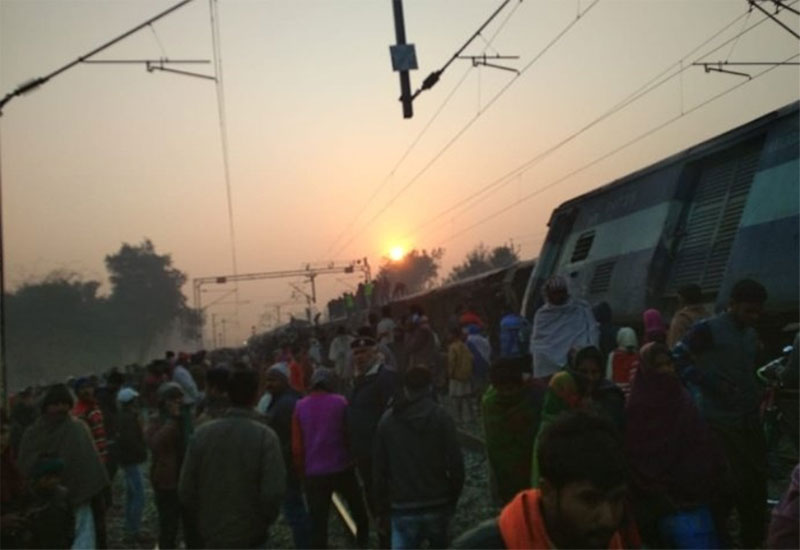 Most of the travellers were asleep when the train travelling at 55 kilometres (34 miles) an hour came off the tracks around 4:00 am (2230 GMT Saturday).