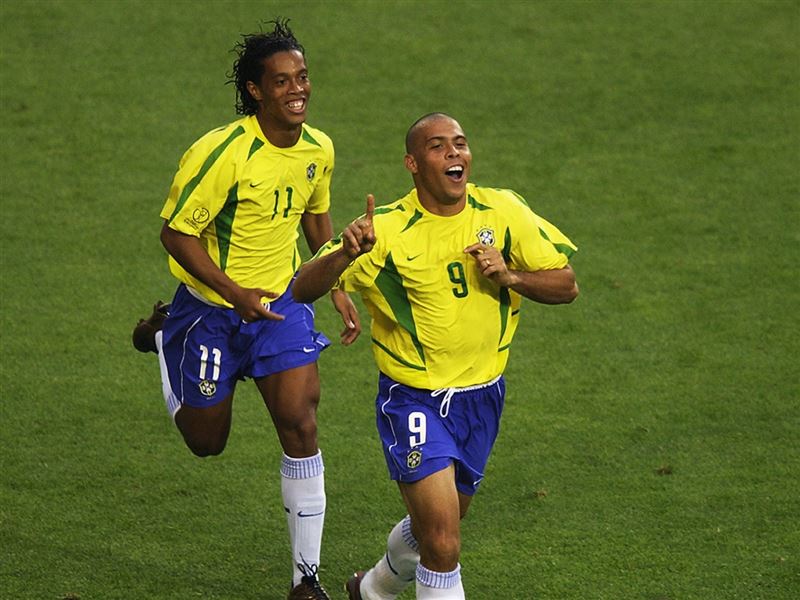 The football superstars were both part of the 2002 Brazilian squad in Japan and South Korea.