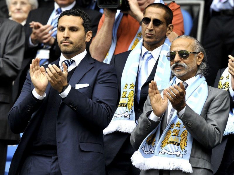 Manchester Citys chairman Khaldoon Al Mubarak (L). (AFP/Getty Images)