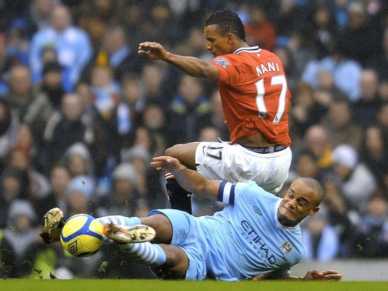 Manchester City signed a six-year agreement with Nike to have the sporting-goods maker supply the soccer team’s uniforms.