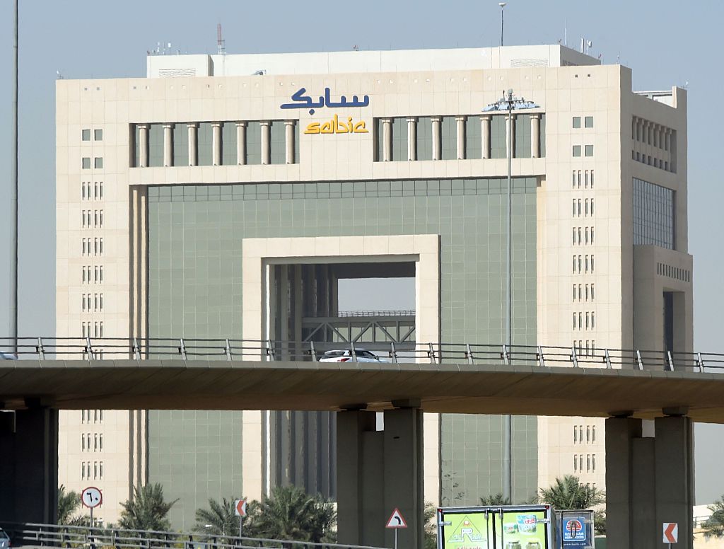 Saudi national oil company Aramco is in preliminary talks to buy the government's stake in SABIC, in order to diversify its own portfolio, in a deal which would be worth over $70 billion.