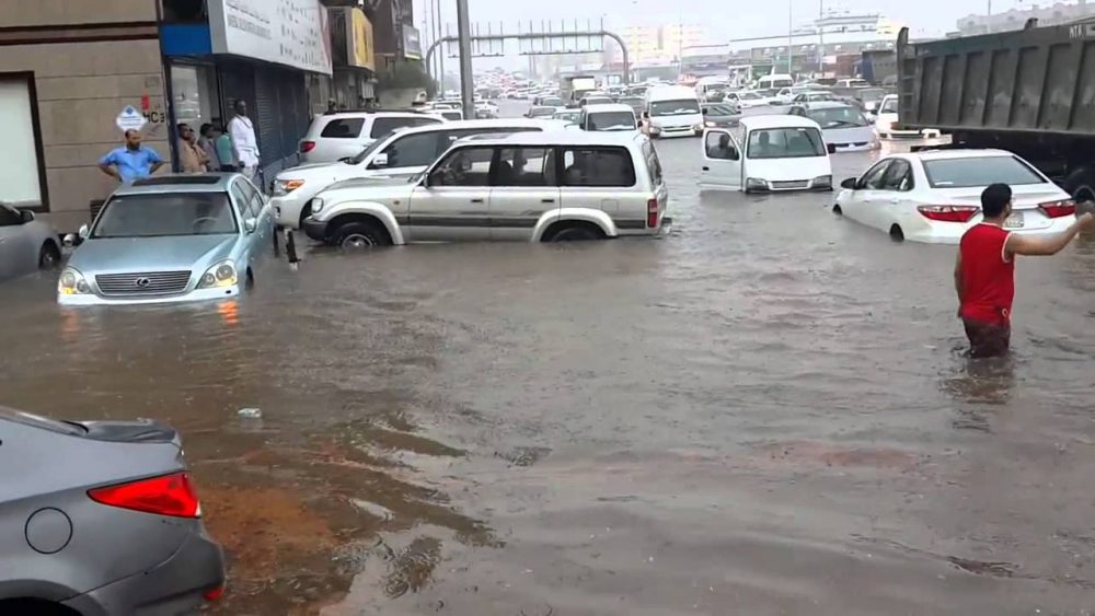 Flash floods cause chaos in Saudi city - Arabian Business: Latest News ...