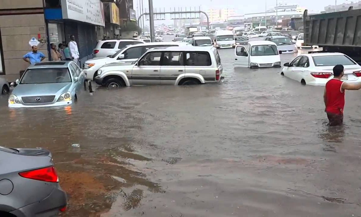 Flash floods cause chaos in Saudi city - Arabian Business: Latest News ...