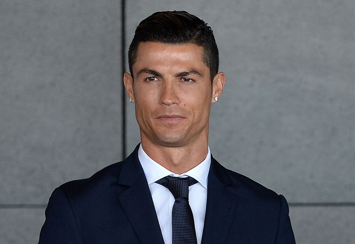 Ronaldo tours Dubai ahead of Globe Soccer Awards - Arabian Business ...