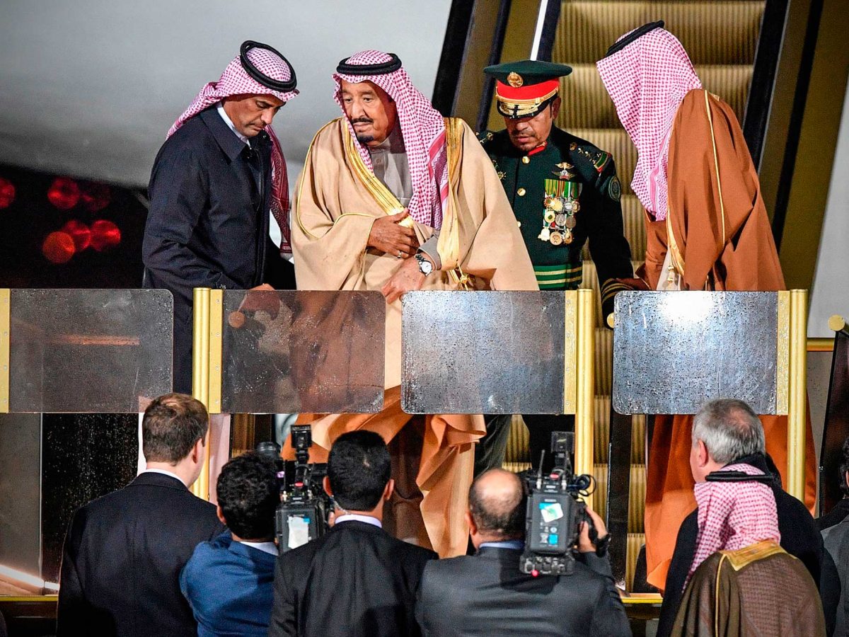 Saudi Arabia's King Salman bin Abdulaziz Al Saud (2nd L) gets off the plane upon his arrival at Moscow's Vnukovo Airport on October 4, 2017. (ALEXANDER NEMENOV/AFP/Getty Images)