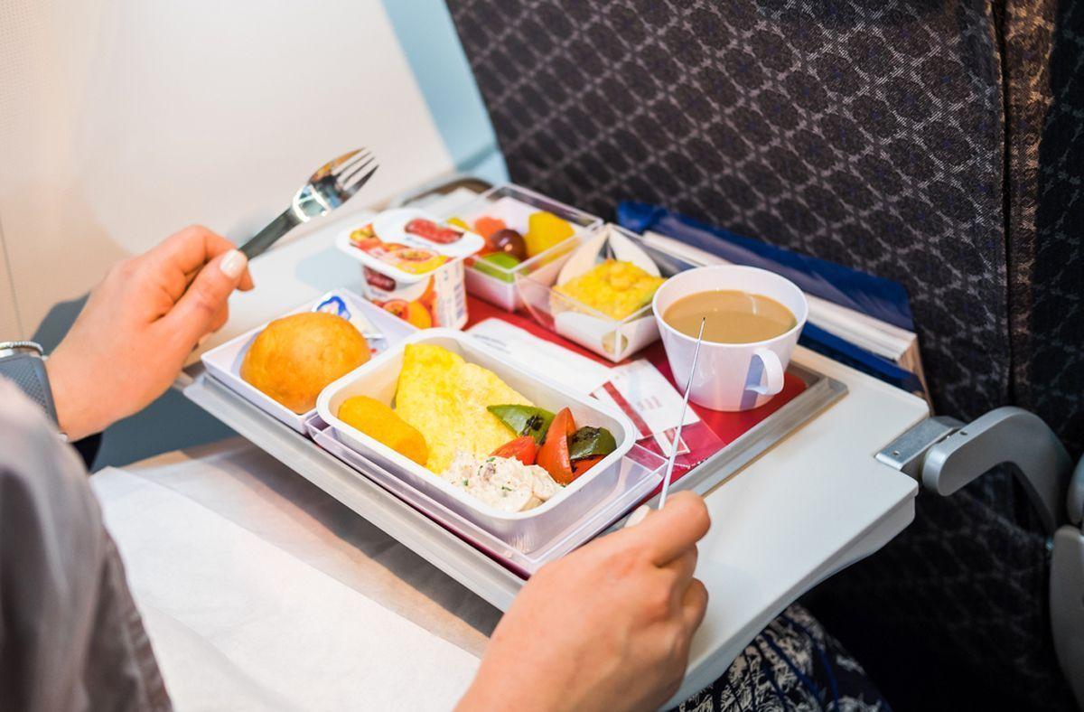 Foods To Eats And Avoid On A Plane - Arabian Business: Latest News On ...