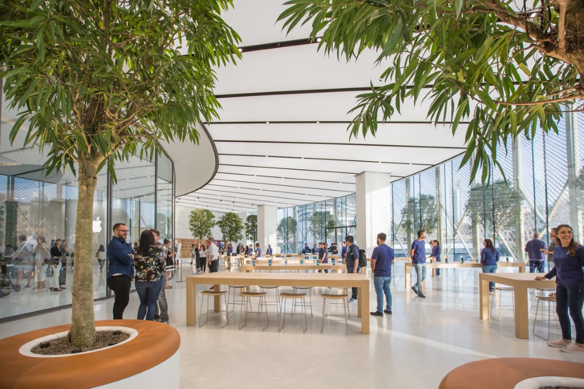 Apple Store Dubai Mall 
Photo by Fritz John Asuro/ITP Images