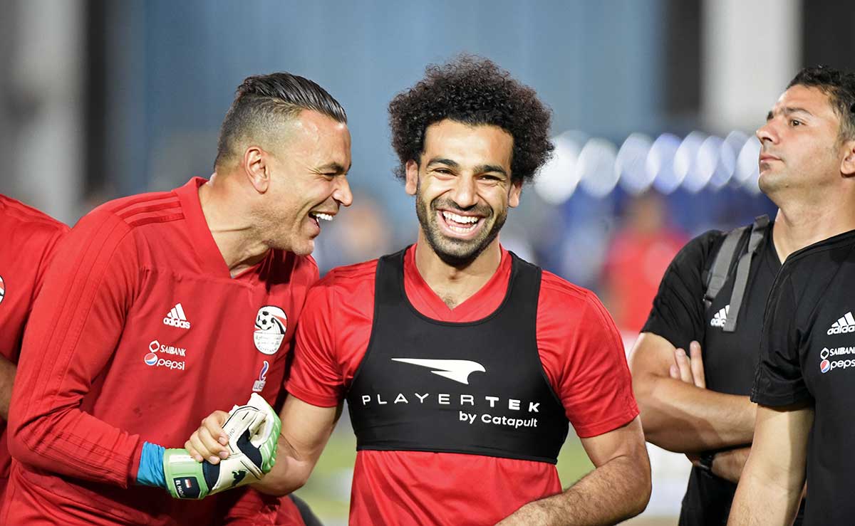 Egypts national team footballer and Liverpool's forward Mohamed Salah (R) shares a laugh with goalkeeper Essam el-Hadary during the final practice training session at Cairo international stadium in Cairo.