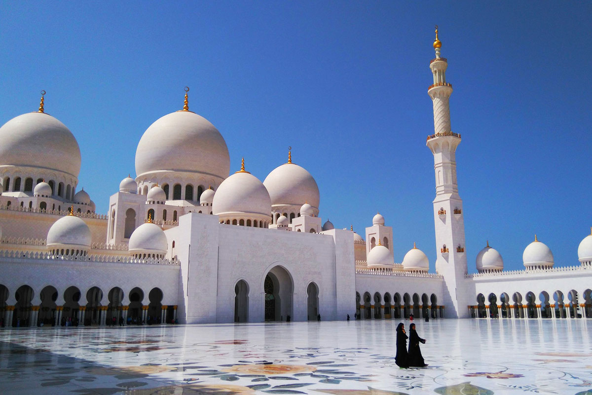 Abu Dhabi mosque receives 3.3m visitors in 2023 - Arabian Business ...