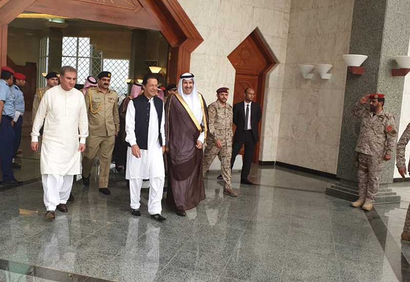 Imran Khan was greeted by Saudi offiicals at Medinah airpot.