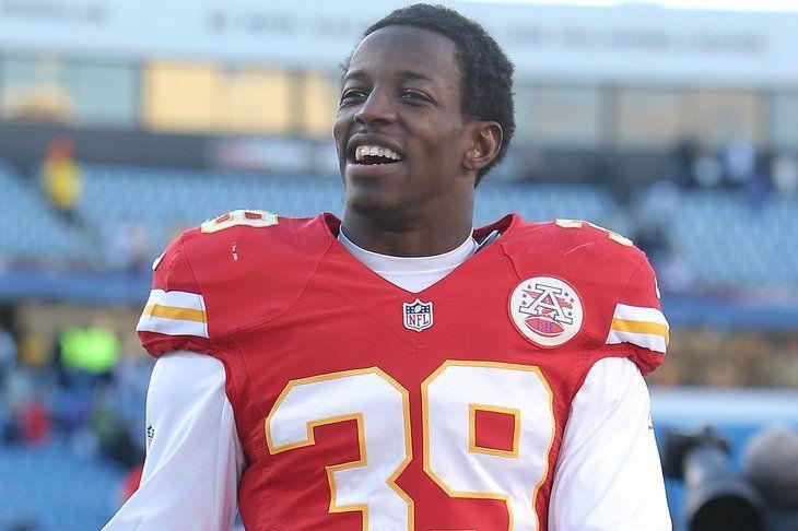 NFL player Husain Abdullah 'gets penalty for praying' - BBC News