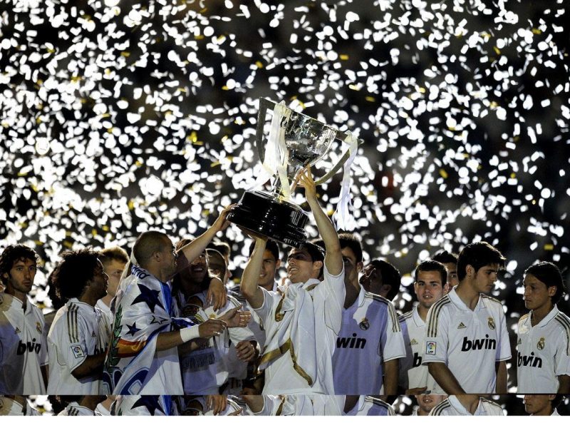 Cristiano Ronaldo of Real Madrid CF holds up the La Liga trophy as he celebrates winning the La Liga title with team-mates after the La Liga match between Real Madrid CF and RCD Mallorca at Estadio Santiago Bernabeu on May 13, 2012 in Madrid, Spain. (Getty Images)