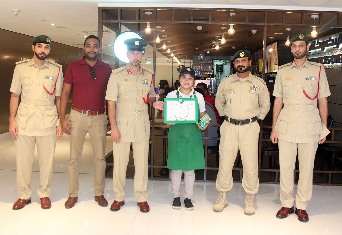 On behalf of the force, Colonel Rashid Mohammed Saleh Al-Shehhi, Acting Director of Bur Dubai Police Station in Dubai, honoured the Filipina worker at her workplace, among all colleagues, and praised her positive response.