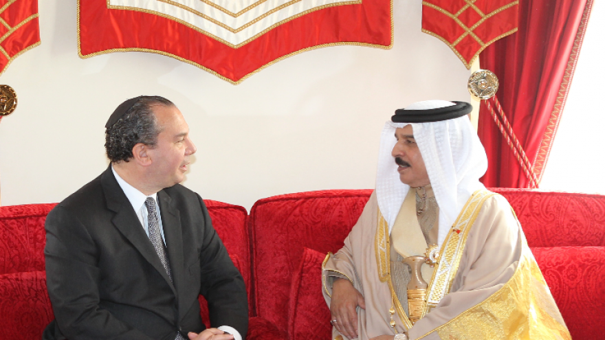 Rabbi Marc Schneier (left) with King Hamad on an earlier trip to Bahrain