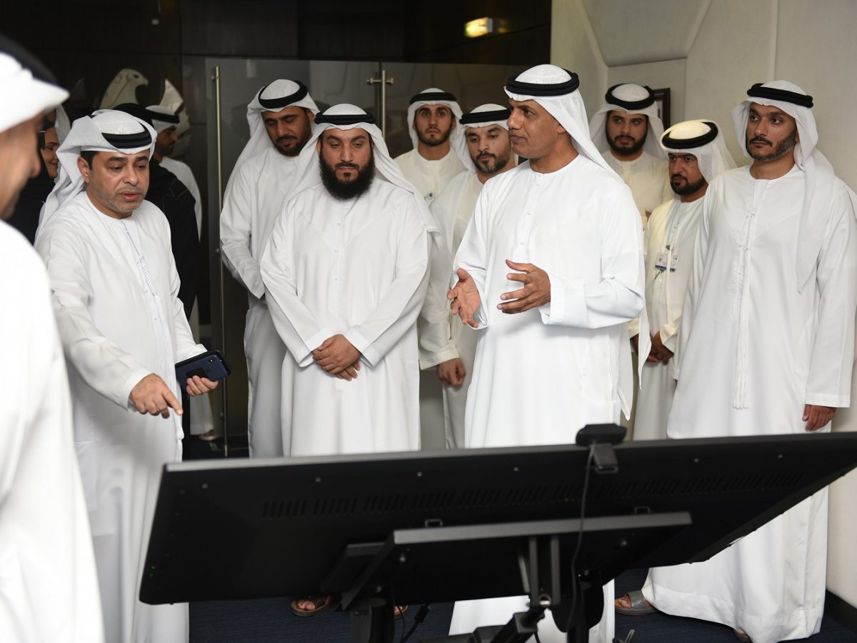 Ahmed Mahboob Musabih, Director General of Dubai Customs, made an evening tour to the Customs Declaration Management (CDM) and the Control Room at Dubai Customs headquarters.