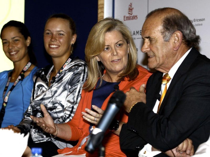 (R-L) Colm McLoughlin, Executive Vice Chairman Dubai Duty Free, Stacey Allaster Chairman and CEO-WTA, Caroline Wozniacki of Denmark and Ana Ivanovic of Serbia (Getty Images)