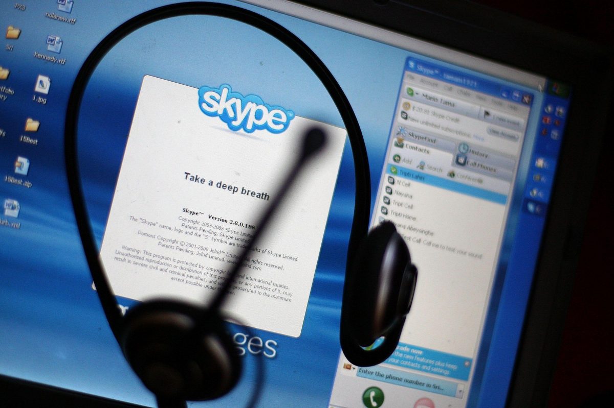 UAE telecoms regulators are in talks with Microsoft and Apple to potentially lift the ban on free video and voice call apps Skype and FaceTime.