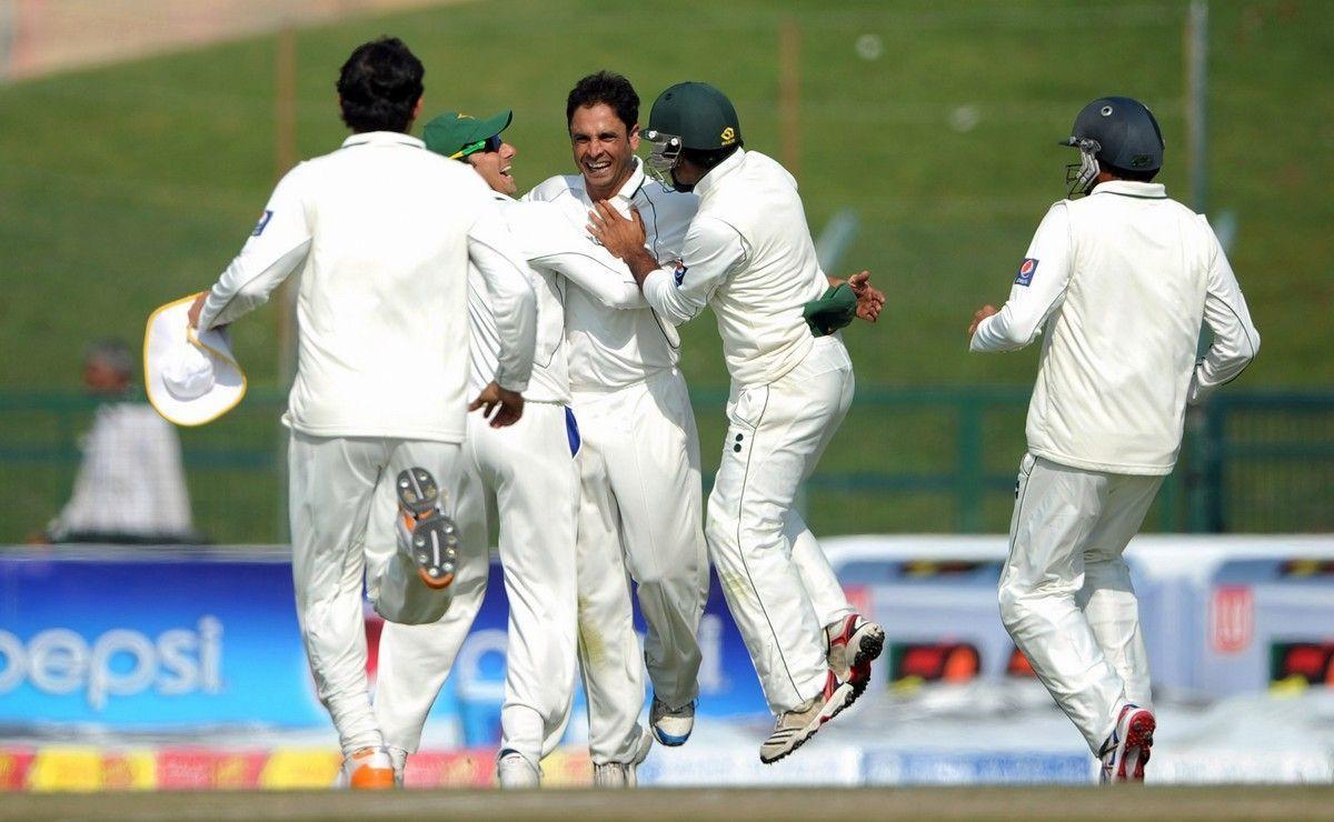 Pakistan players celebrate as another England wicket falls. (Getty Images)