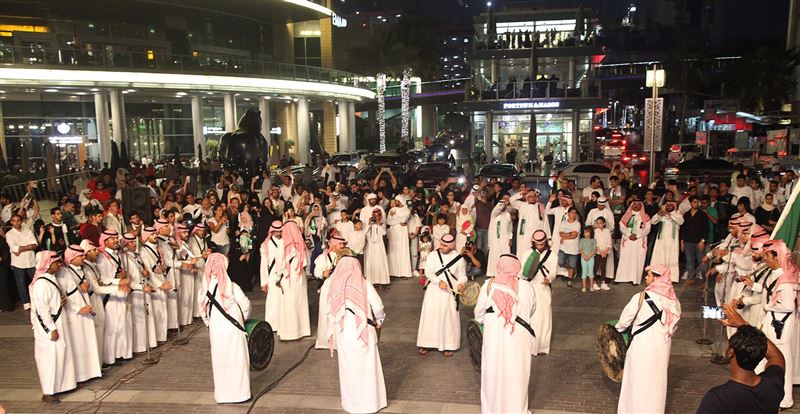 On September 23, visitors and residents will enjoy a LED light show at Burj Khalifa as it displays the Saudi flag with traditional music while the Saudi national anthem will be played at the Dubai Fountain.