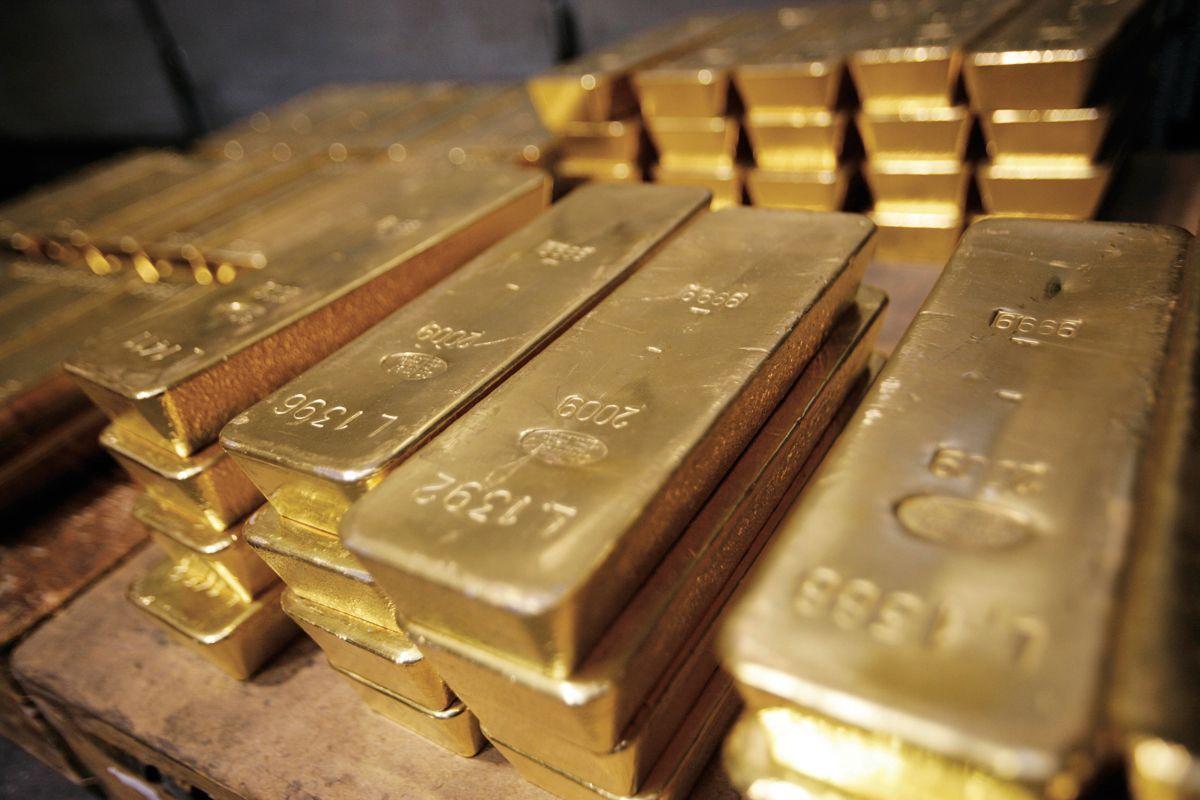 Gold prices could be capped by worries about the debt crisis in Cyprus and the weakness of the euro against the US dollar.