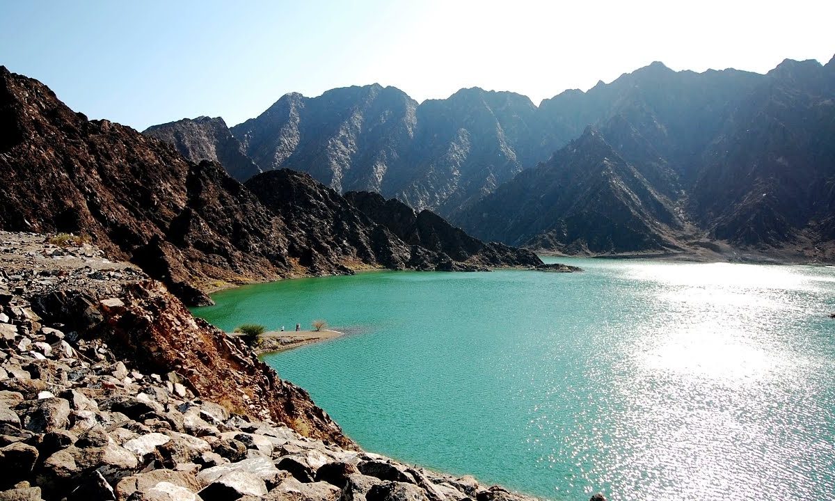 The hydro-electric power station will use the water in the Hatta Dam, stored in an upper reservoir that will be built in the mountain.