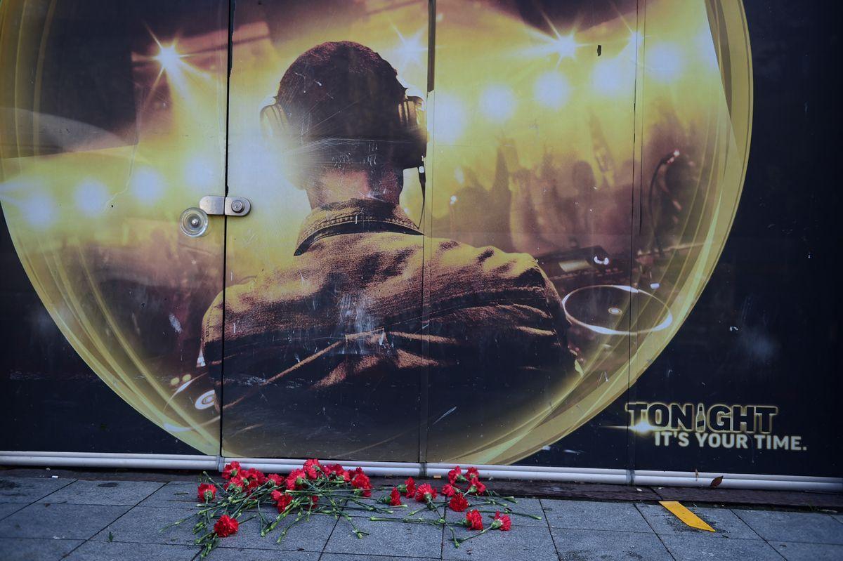 Flowers have been laid in front of the Reina night club, one of Istanbuls most exclusive party spots, early on January 1, 2017 after at least one gunmen went on a shooting rampage in the nightclub during New Years Eve celebrations. (Yasin Akgul/AFP/Getty Images)