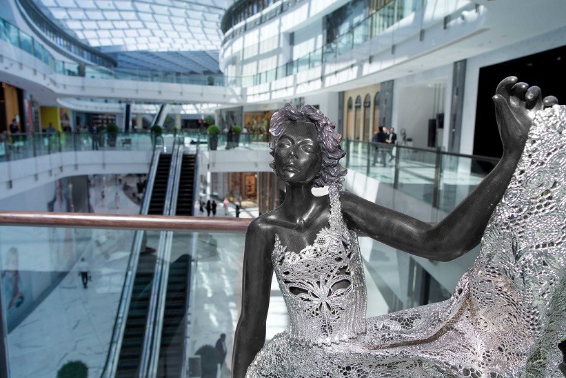Fashion & Travel  The Fabulous Fashion Avenue of Dubai Mall
