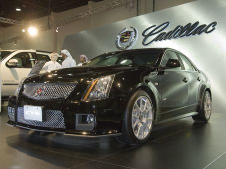 Emirati men view a Cadillac CTS at Dubai Motor Show (ITP Images)