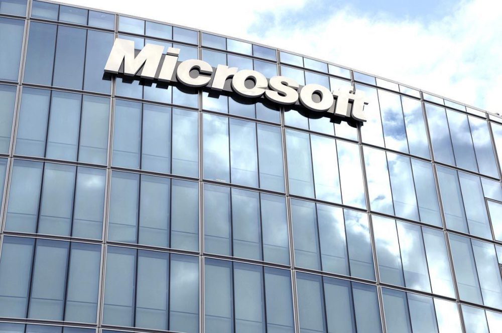 Microsoft Tops Trillion Dollar Mark For First Time - Arabian Business ...