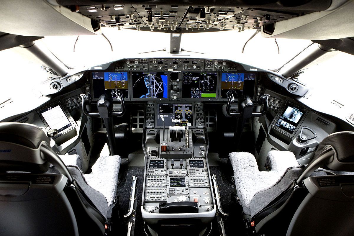 emirates a380 cockpit