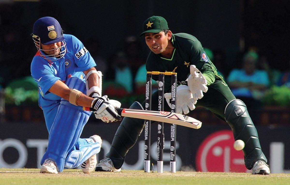 India's batting legend Sachin Tendulkar has called for calm after the country's heavy defeat against New Zealand.